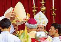 Gehört das Amt zum Wesen der Kirche wie Wort und Sakrament? Gehört das Amt zum Wesen der Kirche wie Wort und Sakrament?
