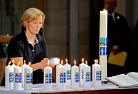 Niemand leidet erlösend mehr mit als Gott selbst Niemand leidet erlösend mehr mit als Gott selbst
