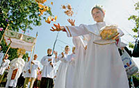 Feier der bleibenden Gegenwart Christi in Brot und Wein Feier der bleibenden Gegenwart Christi in Brot und Wein