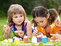 Kinder lieben Geschenke – und schenken gerne selbst Kinder lieben Geschenke – und schenken gerne selbst
