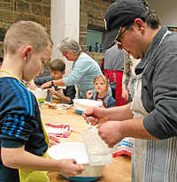 Erstkommunionkinder backen Brot und lernen frs Leben