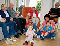 Von der Begegnung profitieren Kinder und die Senioren Von der Begegnung profitieren Kinder und die Senioren