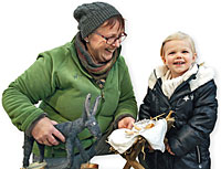 An der Krippe verstehen selbst kleine Kinder die Botschaft An der Krippe verstehen selbst kleine Kinder die Botschaft