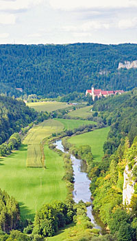 Heilige Täler – Glaubenskultur und heimatliche Landschaft Heilige Täler – Glaubenskultur und heimatliche Landschaft