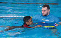 Jedes Kind soll schwimmen lernen  und das mglichst frh