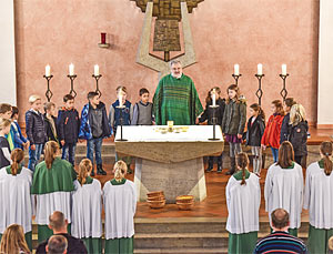 Gott lädt ein zur Tischgemeinschaft Gott lädt ein zur Tischgemeinschaft