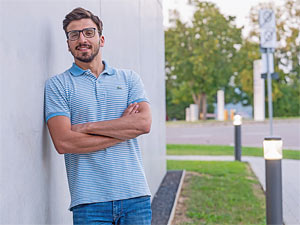 Helfen macht glücklich! Helfen macht glücklich!