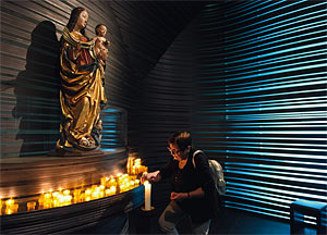 Maria bringt die Nöte zu Jesus Maria bringt die Nöte zu Jesus