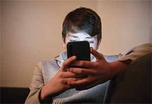 Gewalt und Pornografie im Klassenchat Gewalt und Pornografie im Klassenchat