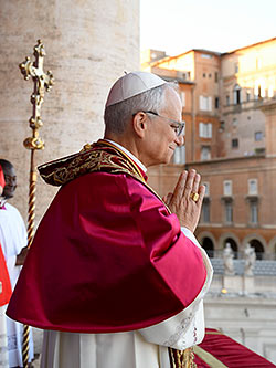 Papst Leo XIV. bei der Begrüßung der Gläubigen im Petersdom